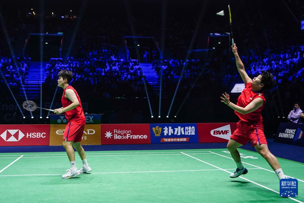 他们不仅期 他们不仅期